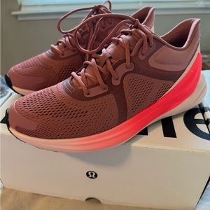 NWT lululemon Blissfeel women’s Running shoe, 9.5